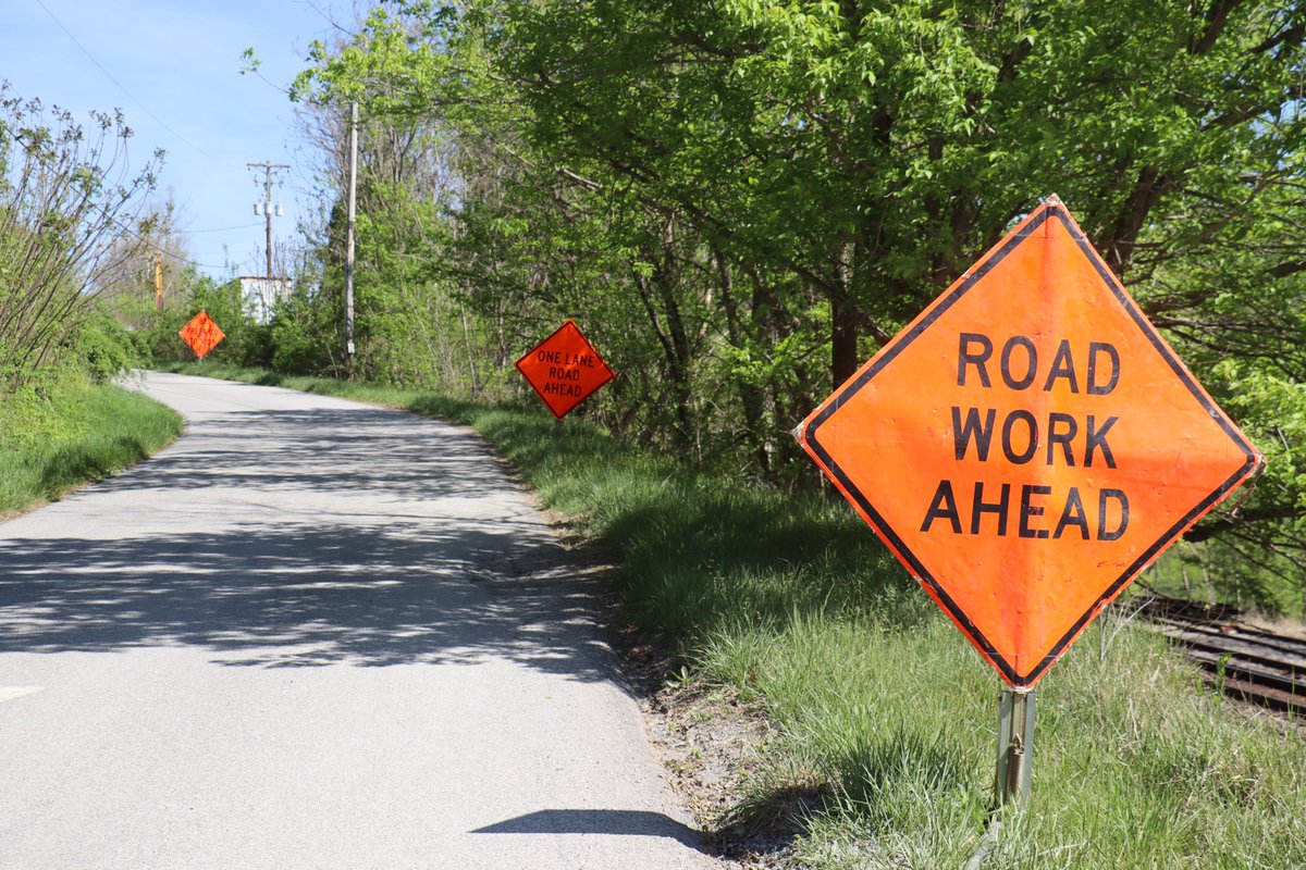 VaDOTSalem's tweet photo. #WORKZONES like this one on Ripplemeade Road where our #VDOT Pearisburg Area Headquarters was cutting brush last week in @GilesCoVa depend on your actions behind the wheel to keep them safe so they can make the road safe for you to travel on. #NWZAW #NationalWorkZoneAwarenessWeek https://t.co/F7ePsl49Ys