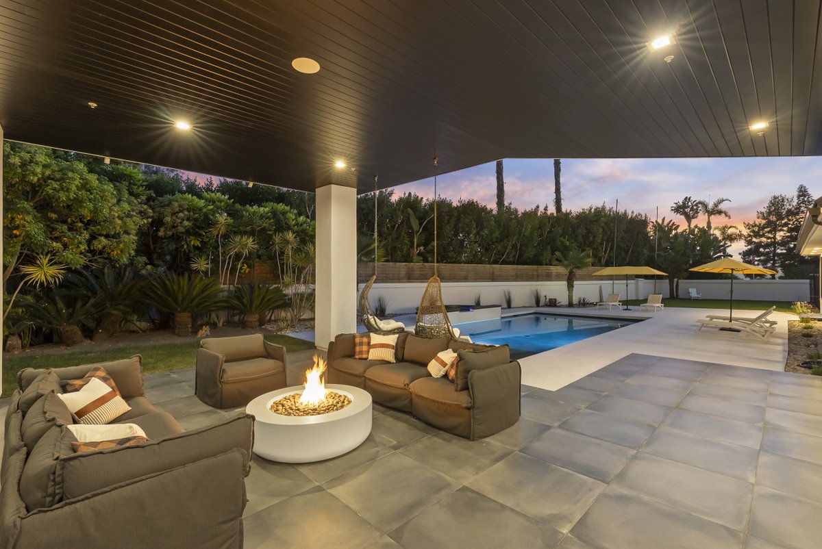 PacificSIR's tweet photo. Reimagined with a refined sense of modern elegance.

6850 Avenida De La Ronda, Rancho Santa Fe
$9,880,000 | 6 Beds, 7.5 Baths

Represented by Julie Feld
619.417.3638 | julie.feld@sothebysrealty.com https://t.co/qKDZcX3klP