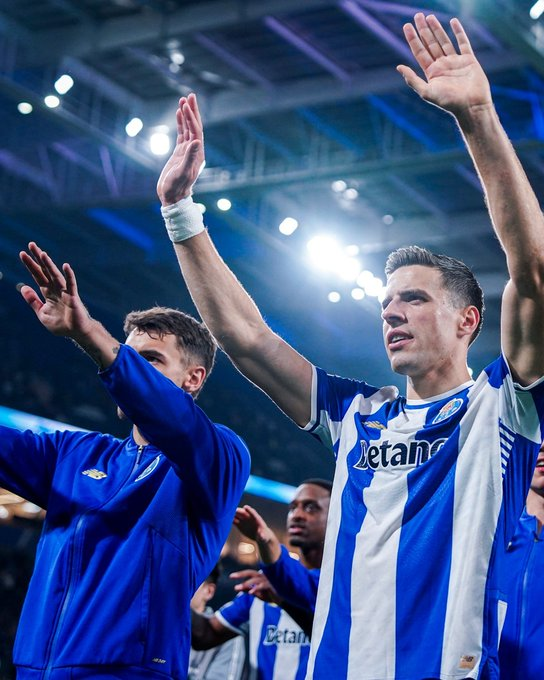 "Estou sem palavras, lances-chave no jogo e nada aconteceu" - Bednarek critica árbitro Miguel Nogueira