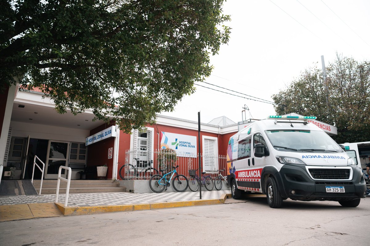 David_Consalvi's tweet photo. 🏥 Participamos del acto de asunción de las nuevas autoridades del Hospital Zonal de #Oliva, una institución con más de un siglo de historia al servicio de la comunidad.

👨‍⚕️ En esta nueva etapa, asumió como Director el Dr. Lucas Ezequiel Stéfani, con el compromiso de continuar fortaleciendo el rol del hospital en toda la región.

Un espacio clave para la salud pública, que día a día brinda atención y contención a miles de familias.

Desde el @gobdecordoba seguimos trabajando para consolidar un sistema de salud cada vez más cercano y eficiente.

 #HacerParaCrecer