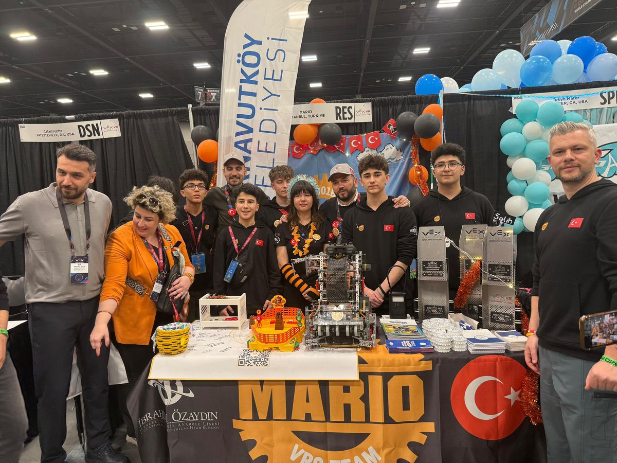 mcandaroglutr's tweet photo. Amerika St. Louis’de düzenlenen VEX Robotics Dünya Şampiyonası’nda ülkemizi temsil eden Arnavutköylü gençlerimizin yanındayız.

Heyecanlarını paylaşmak, bu gurura ortak olmak bizim için çok kıymetli.

Yolunuz açık olsun çocuklar, başarılar diliyorum.🇹🇷 https://t.co/2BA6vrwbsz