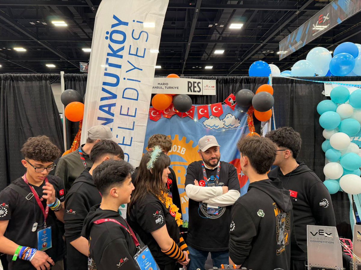 mcandaroglutr's tweet photo. Amerika St. Louis’de düzenlenen VEX Robotics Dünya Şampiyonası’nda ülkemizi temsil eden Arnavutköylü gençlerimizin yanındayız.

Heyecanlarını paylaşmak, bu gurura ortak olmak bizim için çok kıymetli.

Yolunuz açık olsun çocuklar, başarılar diliyorum.🇹🇷 https://t.co/2BA6vrwbsz