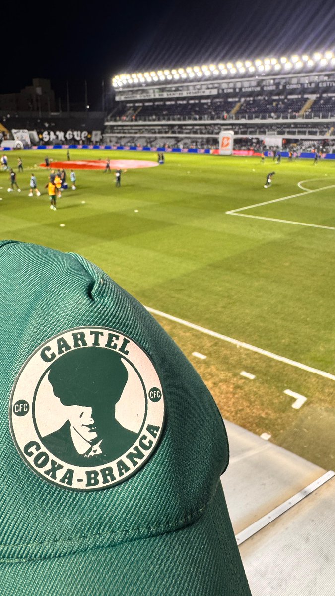 CartelCoxa's tweet photo. Já estamos dentro da Vila Belmiro!
Viver pelo Coritiba é o que interessa 🇳🇬 https://t.co/kh8N9QM7kO