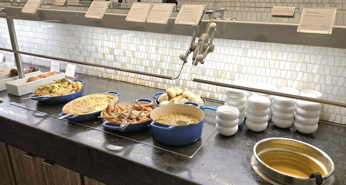 patstravelrevu's tweet image. #AmericanExpress #CenturionLounge #Houston #BushAirport Terminal D patstravelreviews.com #airportlounge #AirportClub #Travel #luxurytravel #aviation #avgeek #airport #AmEx #AmericanExpressCenturionLounge #IAH #IAHAirport #patstravelreviews