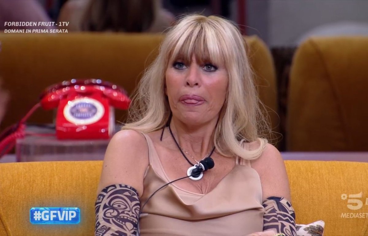 Di #Alessandra apprezzo proprio il fatto che alla fine a lei non interessa un cavolo di sgomitare per la finale, per la vittoria. A lei interessa essere se stessa, libera, fare quello che vuole e basta ed è proprio questa la sua forza. Non la fissazione degli altri
#gfvip