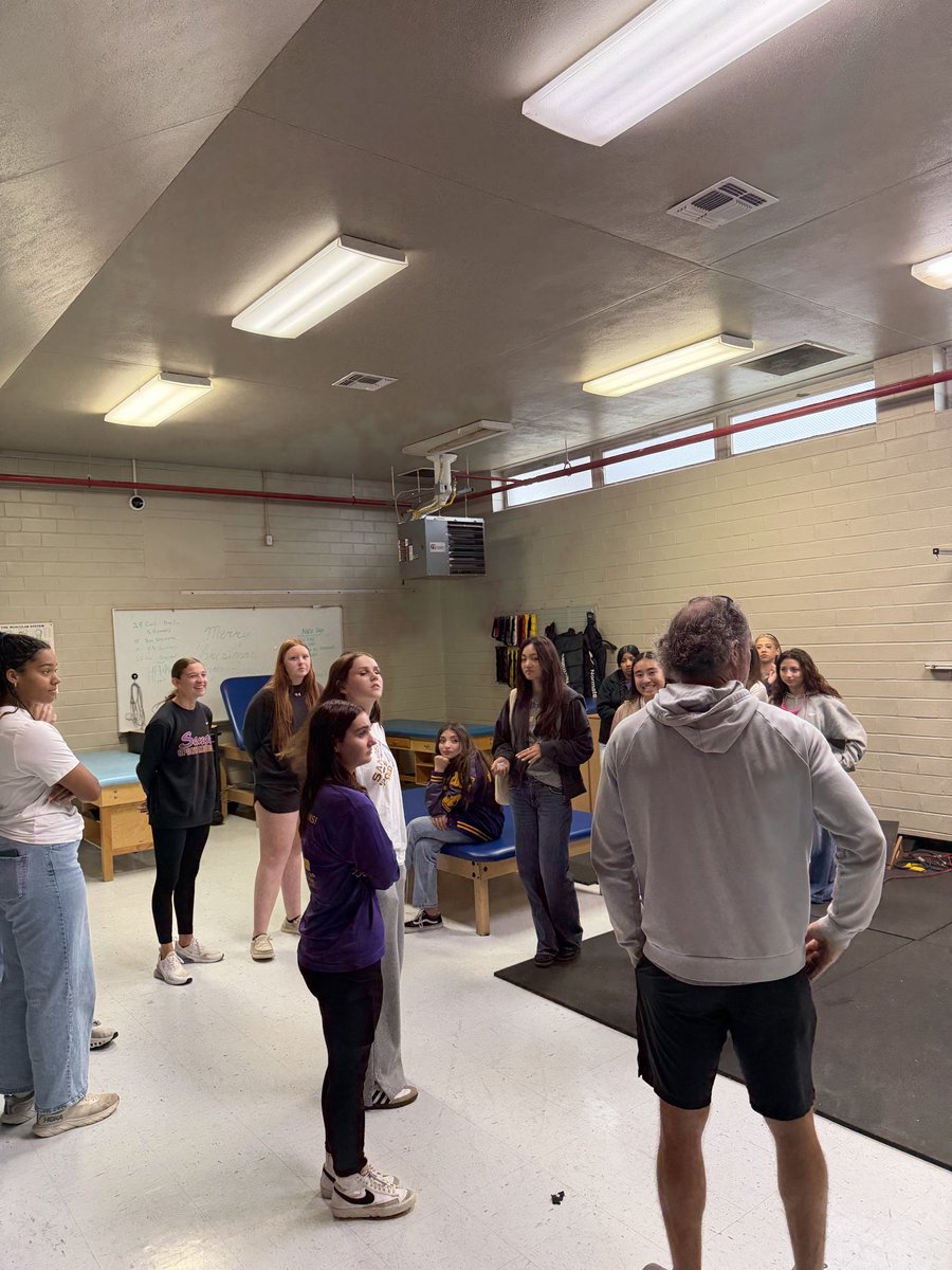 Sanger_AT's tweet photo. Our sports med program got to visit NCTC &amp; UNT sports medicine and athletic facilities. We had such a great time seeing the ins and outs of college sports 💙❤️💚 thank you to NCTC &amp; UNT for such a fun day!!! #Tribe https://t.co/CsP8K1u4mL