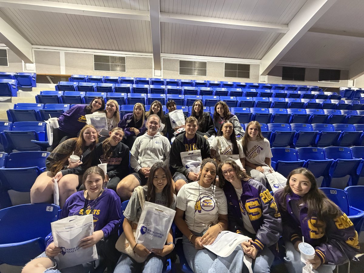 Sanger_AT's tweet photo. Our sports med program got to visit NCTC &amp; UNT sports medicine and athletic facilities. We had such a great time seeing the ins and outs of college sports 💙❤️💚 thank you to NCTC &amp; UNT for such a fun day!!! #Tribe https://t.co/CsP8K1u4mL