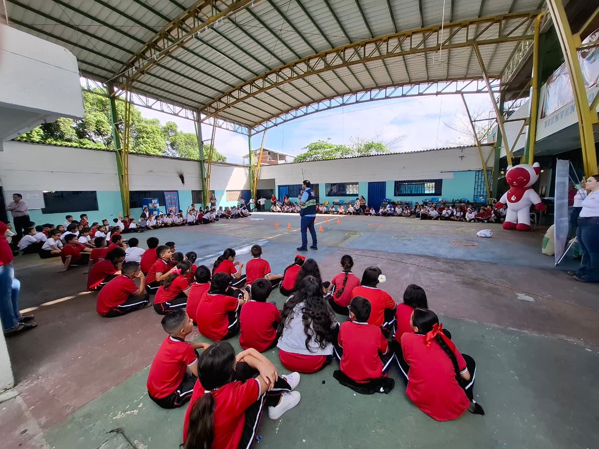 CucutaEis's tweet photo. En Los Patios seguimos fortaleciendo el Programa de Vigías Ambientales junto a Veolia, Cerámica Italia y Cemex.
7 grupos impactados en la Institución Educativa Colegio Once de Noviembre sede primaria.

Formamos líderes que cuidan el planeta.

#EISCúcuta #EducaciónAmbiental https://t.co/PBqewPZiuo