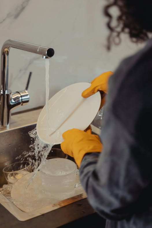 Ekitchenwares's tweet image. Clean kitchen, clear mind 
Proper cleaning &amp;amp; maintenance extends the life of your cookware and appliances. Gentle scrubbers + correct storage prevent damage and save money.
Care smarter: elevatedkitchenware.com
#KitchenCleaning #KitchenCare