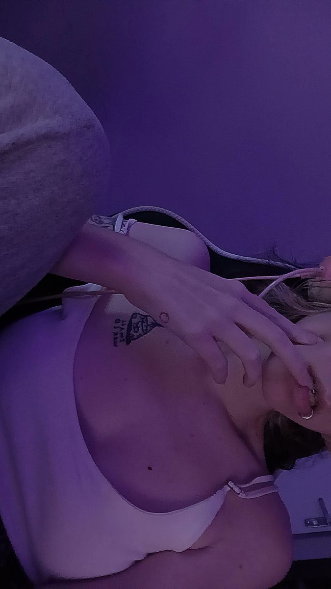 princessb2try's tweet photo. please? 🥺 https://t.co/SLY2e2CDwv