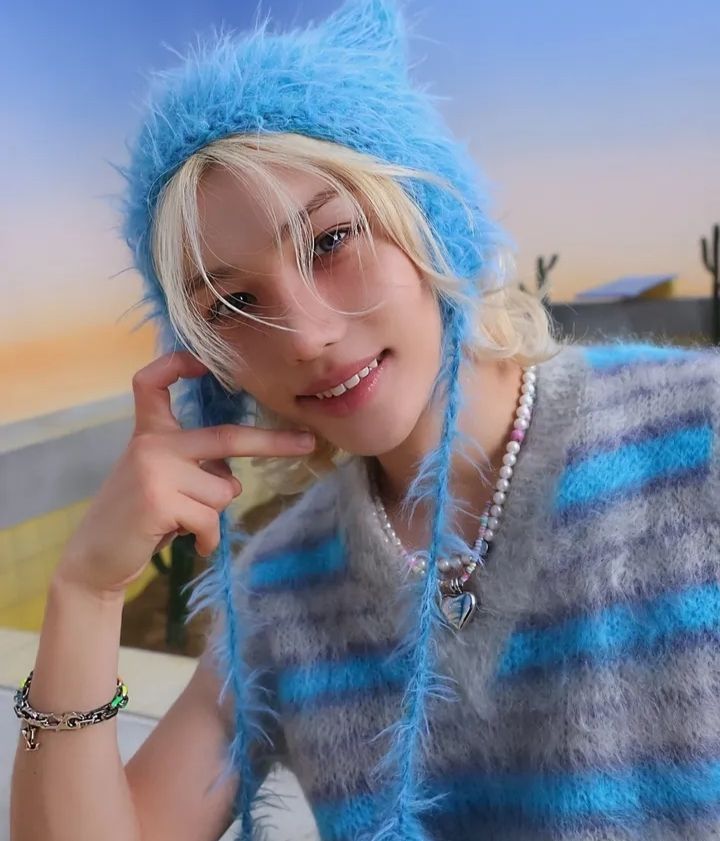 ☁️𝐀 𝐋𝐢𝐭𝐭𝐥𝐞 𝐖𝐡𝐢𝐭𝐞 𝐂𝐚𝐭 𝐢𝐧 𝐭𝐡𝐞 𝐅𝐨𝐫𝐞𝐬𝐭☁️