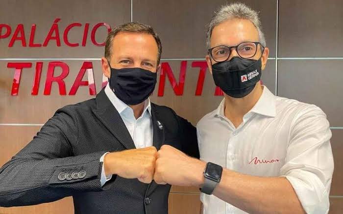 Na pandemia este dois agiram como ditadores, perseguindo a população, e fechando estabelecimentos, mas hoje vendem o Zema como "corajoso" "antisistema".

Entendam, Zema é a direita permitida do sistema.