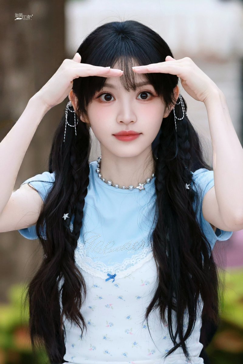 luvutianxiwei's tweet photo. Whether it’s a sweet, chic, or sultry aesthetic, Tian Xiwei can embody it perfectly. her ability to adapt to any concept makes her work consistently exciting for her fans. https://t.co/0qu7i5nlCT