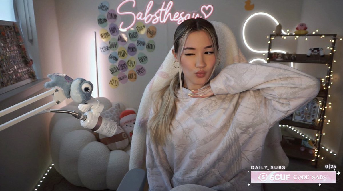 I’M LIVEEE NOW U CAN WATCH MEEE🌸🌸

twitch.tv/sabsthesav