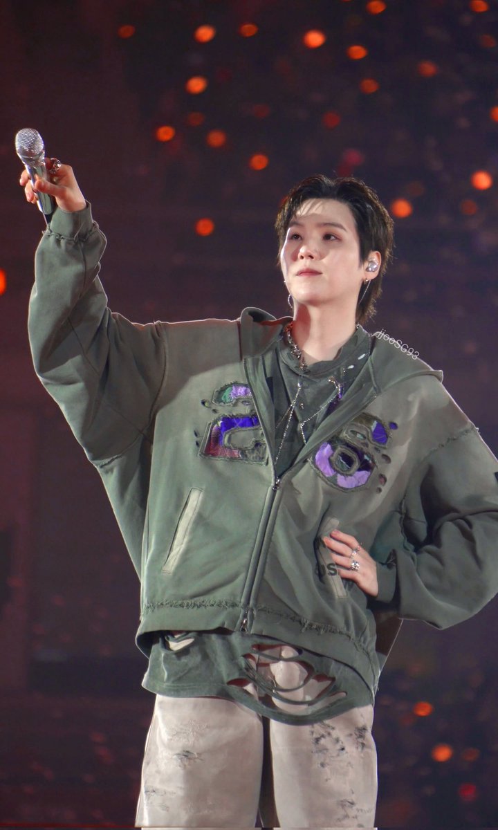 Army's turn to sing~ 🎤 

260411 

#BTS_WORLDTOUR_ARIRANG #BTS_WORLDTOUR_ARIRANG_GOYANG
#SUGA