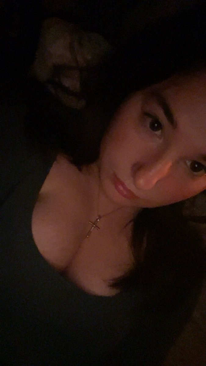 so fucking bored rn 
replying to dms <3 <3
#nsfwtwtًً