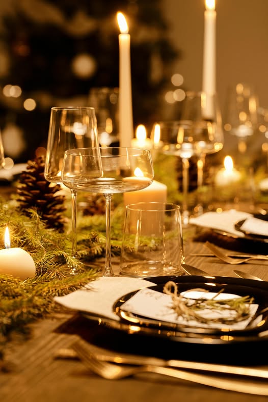 Ekitchenwares's tweet image. Dinnerware sets the mood 
Quality dinnerware &amp;amp; tableware elevate everyday meals into memorable experiences. Durable porcelain or stoneware adds both style + function.
Shop elevated dining: elevatedkitchenware.com
#Dinnerware #Tableware #HomeDining