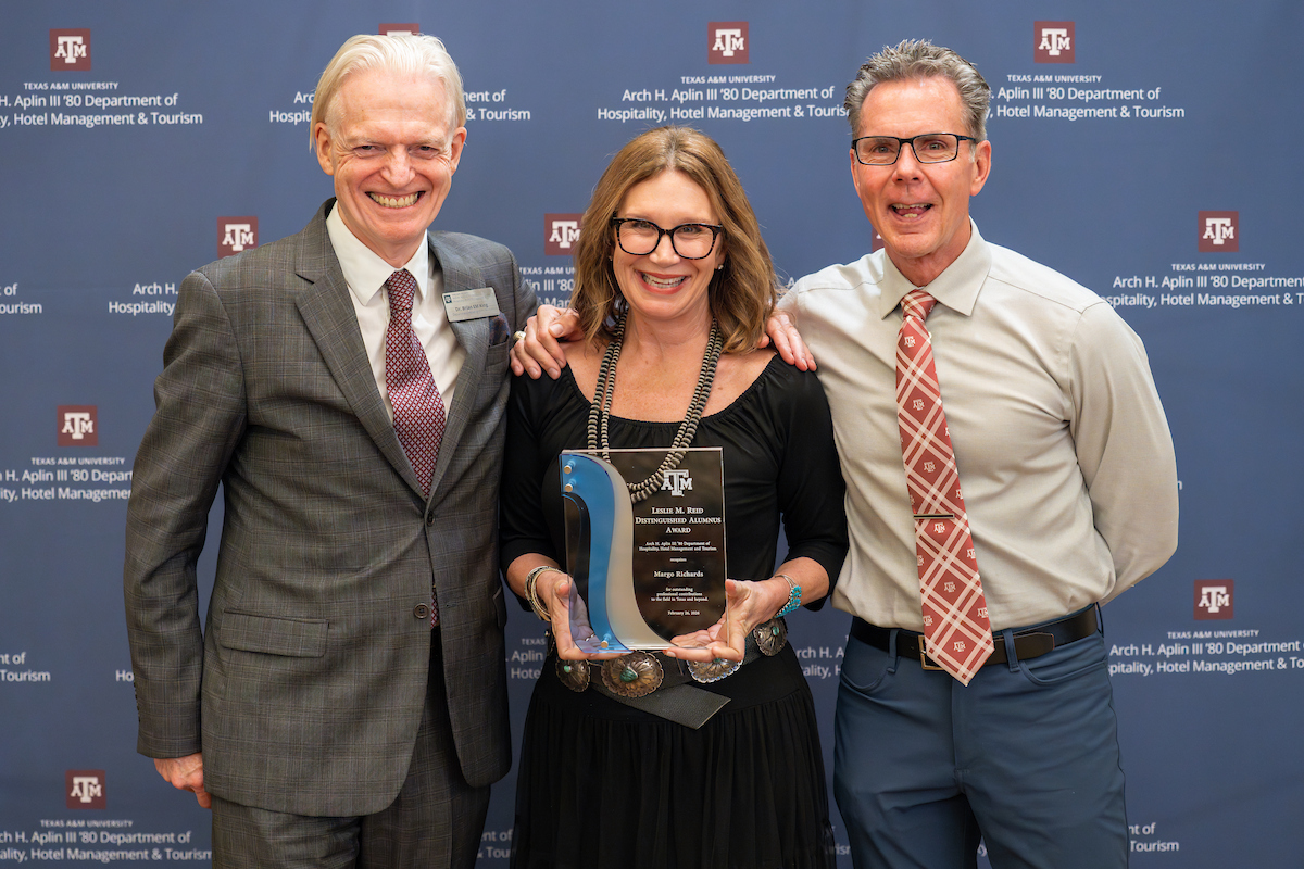tamu_hmgt's tweet image. Congrats to Margo Richards ’95, recipient of the 2026 Les Reid Distinguished Alumnus Award! As SVP at LCRA, she leads 40 parks serving 1.5M+ visitors annually and continues to shape Texas tourism through her leadership and service.