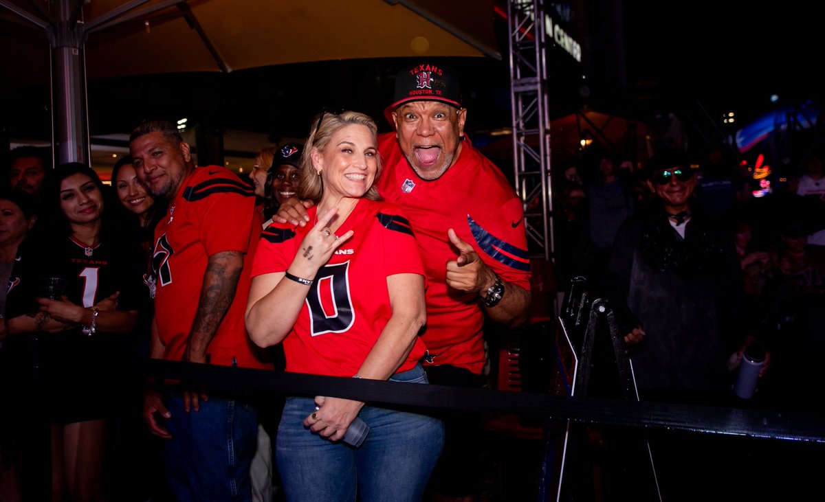 HoustonTexans's tweet photo. WHO'S READY FOR DRAFT PARTY IN H-TOWN TOMORROW 🤘
🗓️ Apr 23
⌚️ 6:30p
📍 Avenida Plaza https://t.co/BcJ5IIwpjV