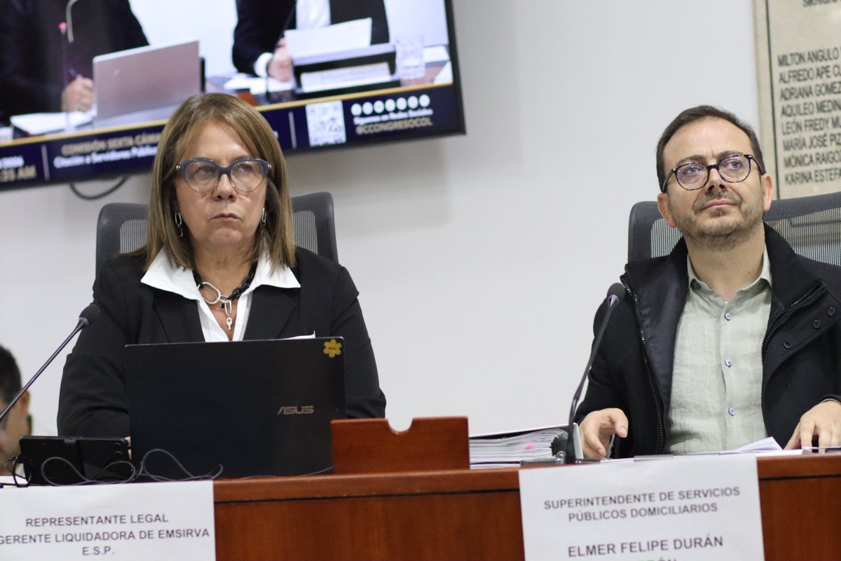 Caracol_Cali's tweet image. #Aseo | Bajo el liderazgo del Representante @CamaraColombia del #ValledelCauca @ProfeGonzalezH, la Gerente Liquidadora de Emsirva, Adriana Betancourt y el @Superservicios, Felipe Durán Carrón, se comprometieron con la devolución de la empresa a #Cali.