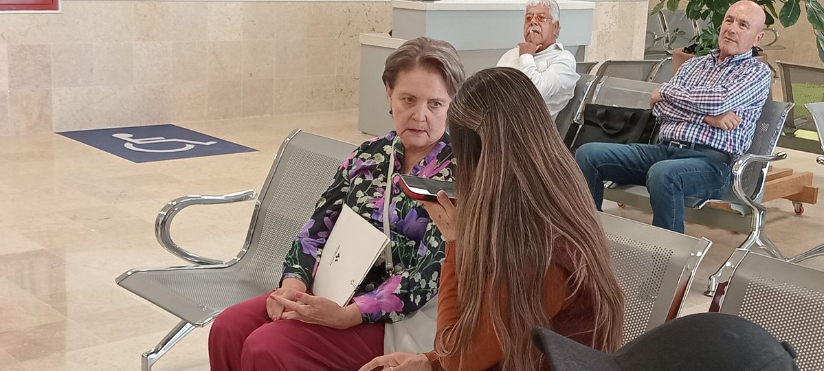 IsssteJalisco's tweet image. La cercanía también es trato digno.

Desde el Hospital Regional de Alta Especialidad de Tlajomulco de Zúñiga, fortalecemos la atención directa y el diálogo con la derechohabiencia, como parte de la Estrategia Nacional de Trato Digno.
#TratoDigno #SAD