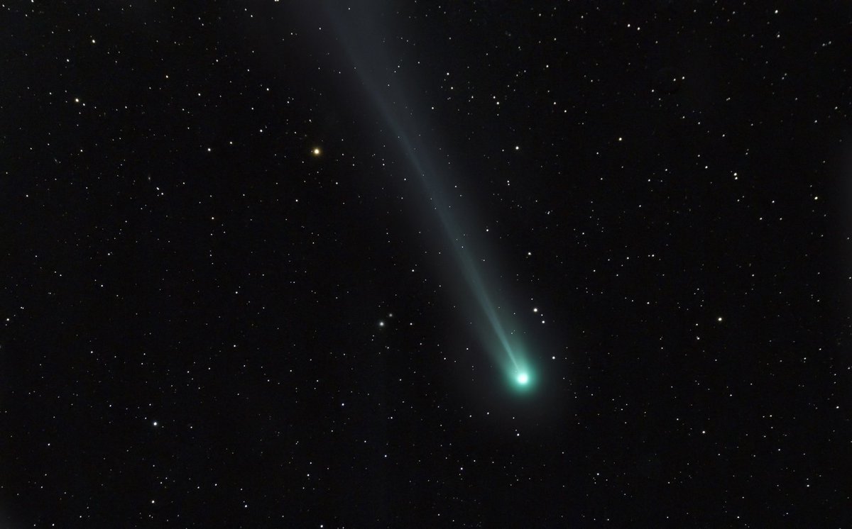 AstroTanja's tweet photo. This was comet Lemmon from Oct 2025. #random. 

I keep telling myself I’ll go back and re-process. But I know I won’t. 
So. Better go and enjoy it now https://t.co/70DiAU8l3p