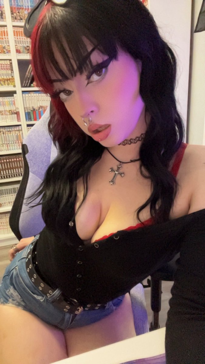 sab 🦇 tweet media