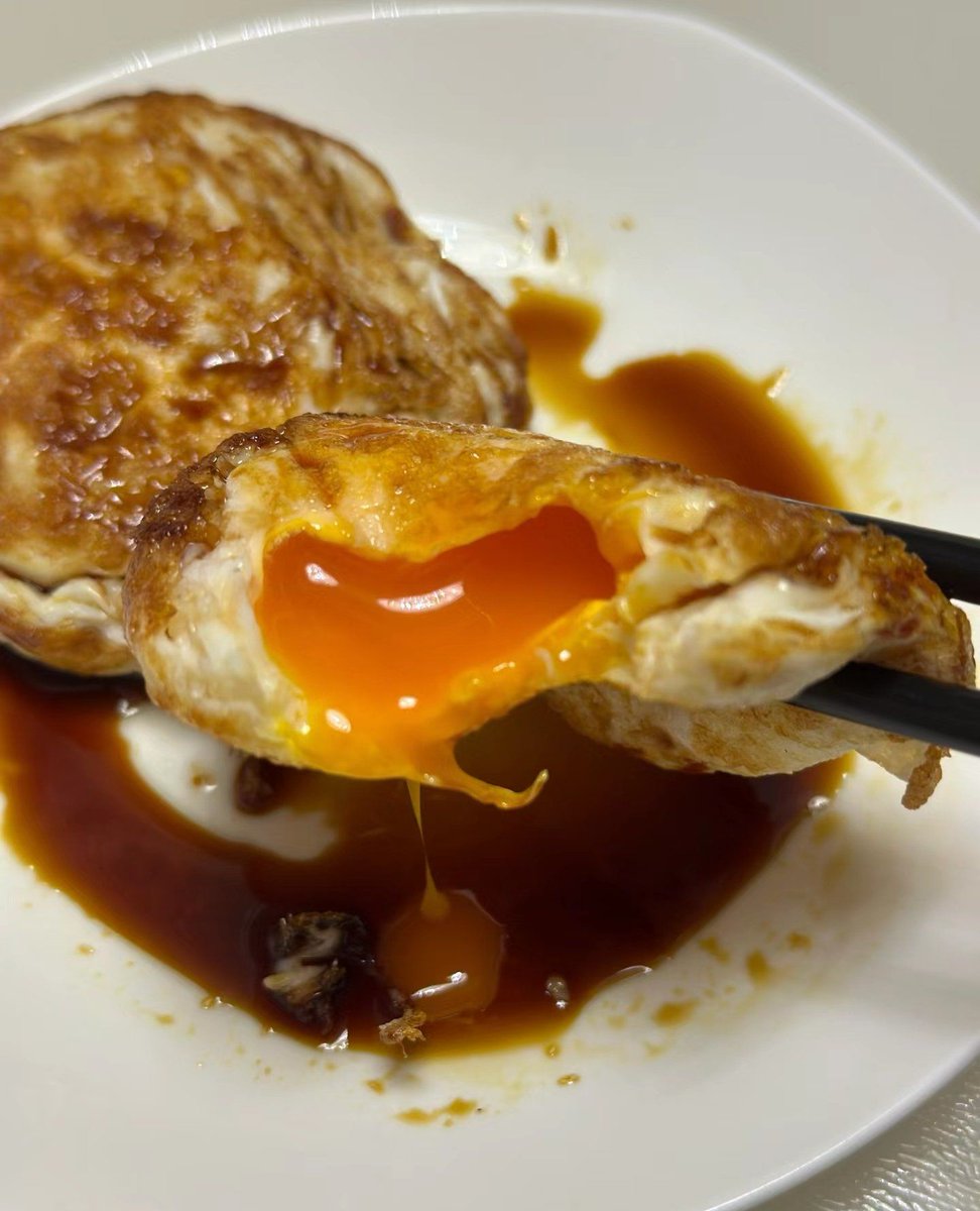 bibican2004's tweet photo. Sunny-side up eggs + fresh salad + whole-grain toast = Perfect light lunch  Quick, fresh, fuel your day! https://t.co/PB9cs3H6c9