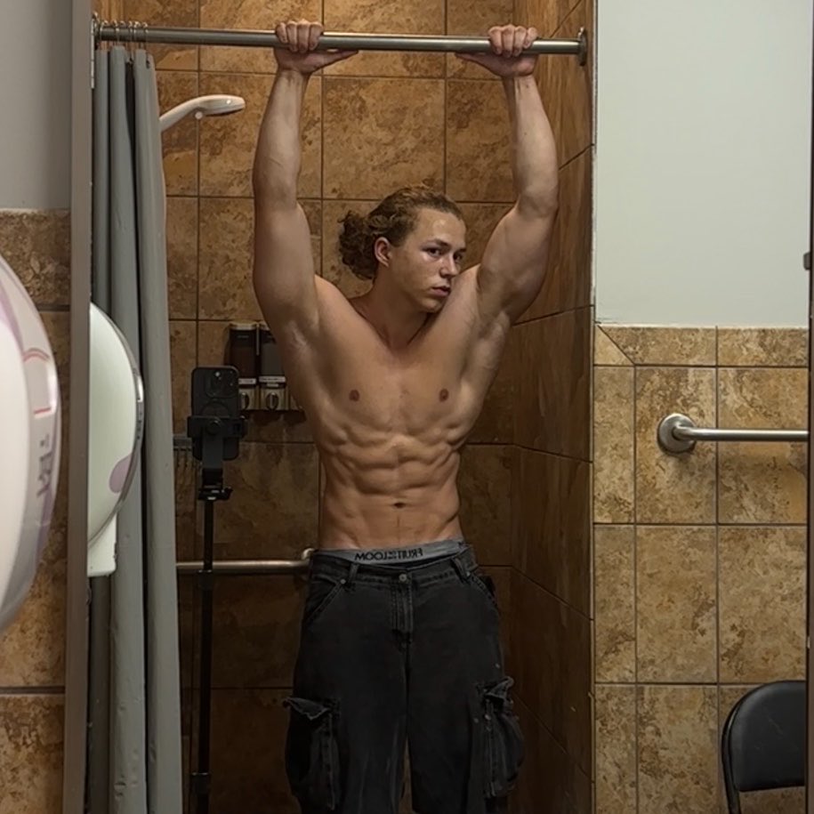 LandonR25473810's tweet image. First post on here! Let’s see how it goes👀　#firstpost #gym #viral