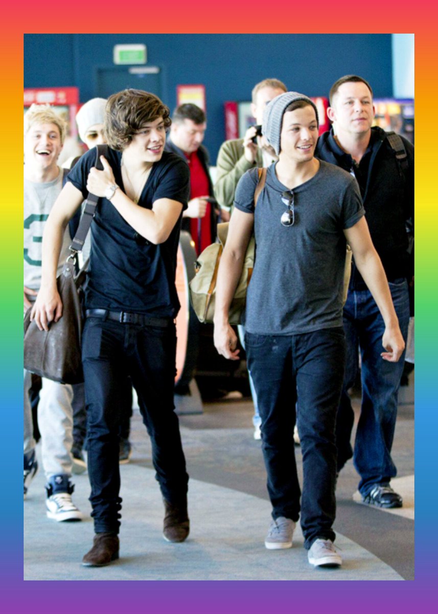 KStomska's tweet image. 14 yrs ago today One Direction were spotted in Auckland as they travelled to Wellington ☺️🤭
#OneDirection #Throwback #Memories