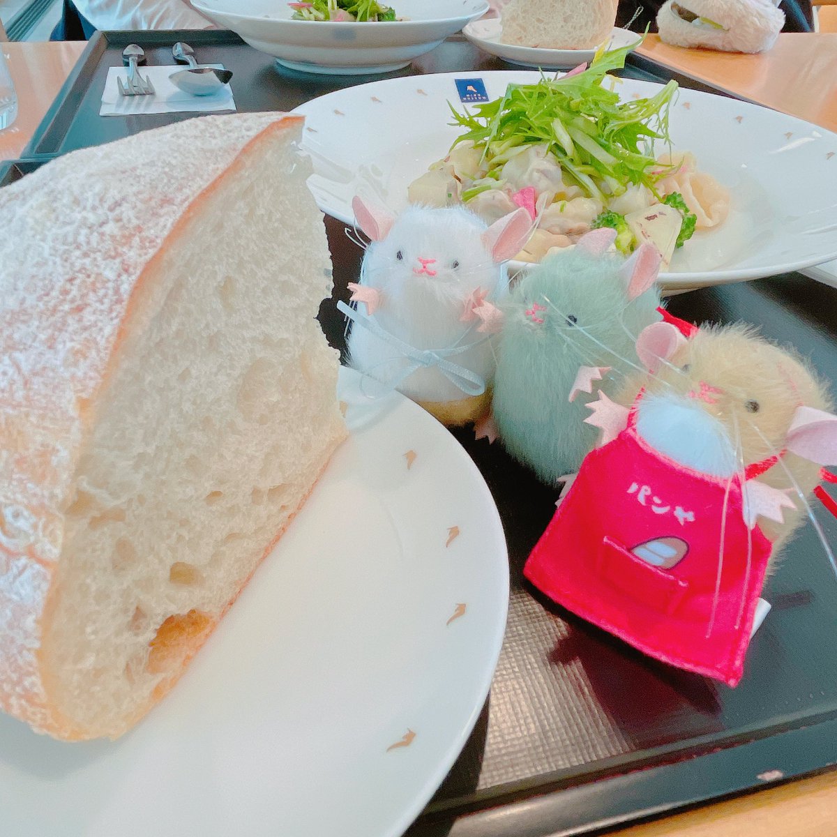 ちゃんとパンやしてるねずみ。
私が作りましたの顔してる。