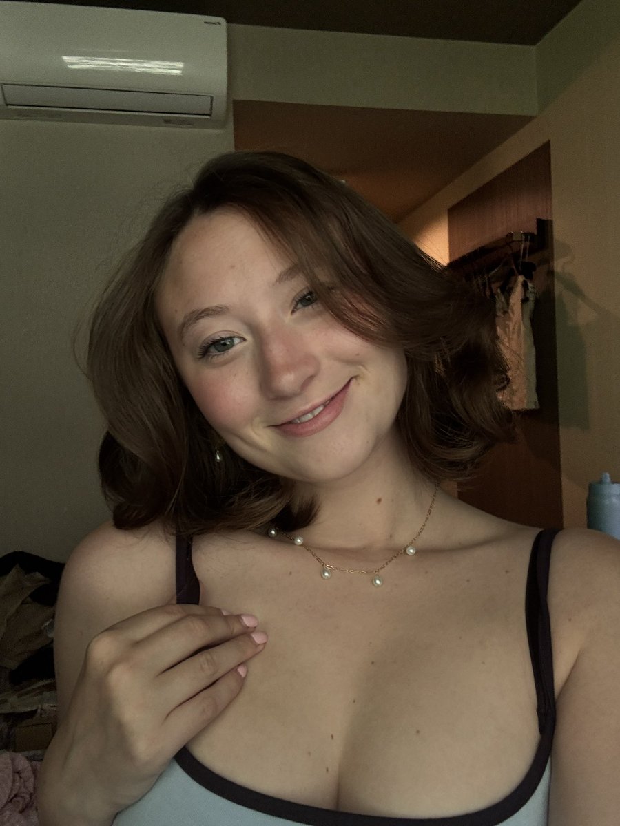 Chloe🥂 tweet media