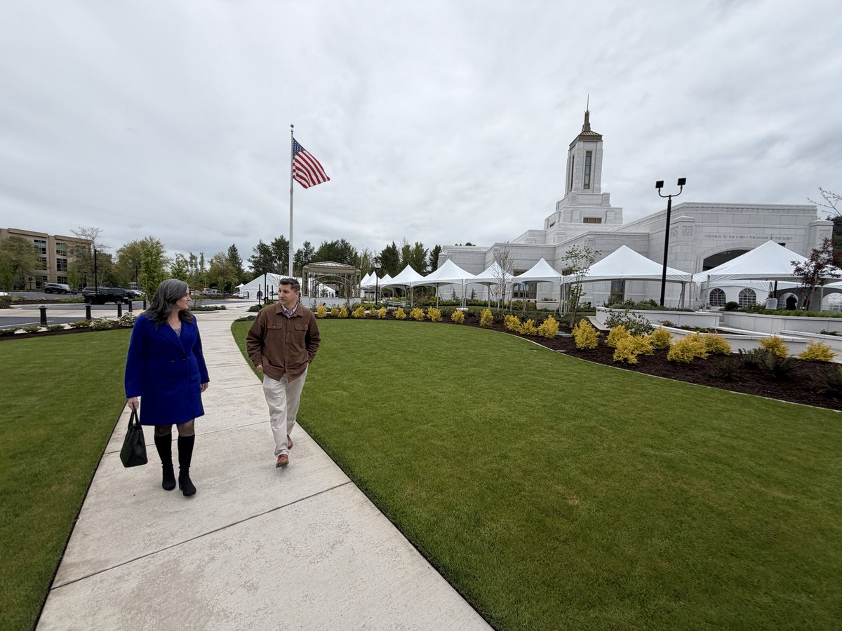 MoniqueforCongress tweet media