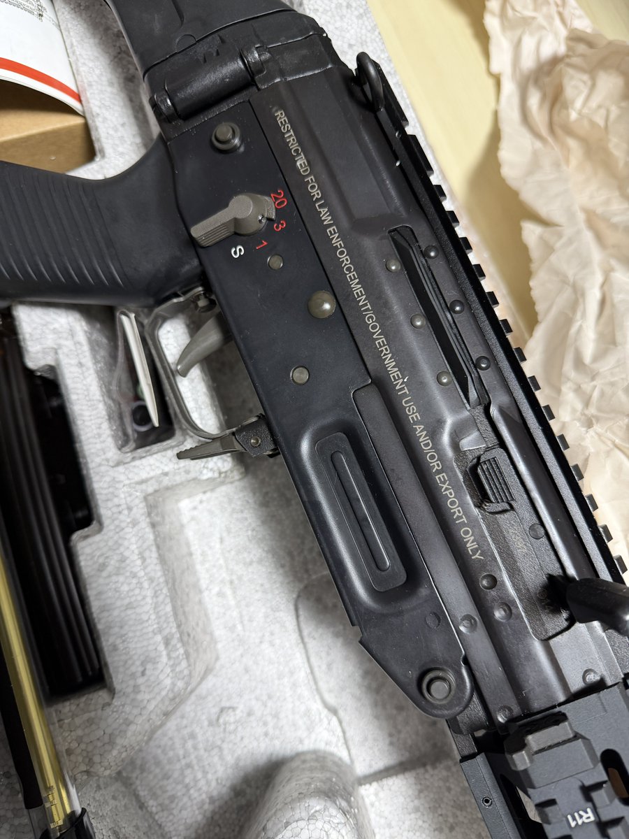 ug-str@アングリーキャット tweet media