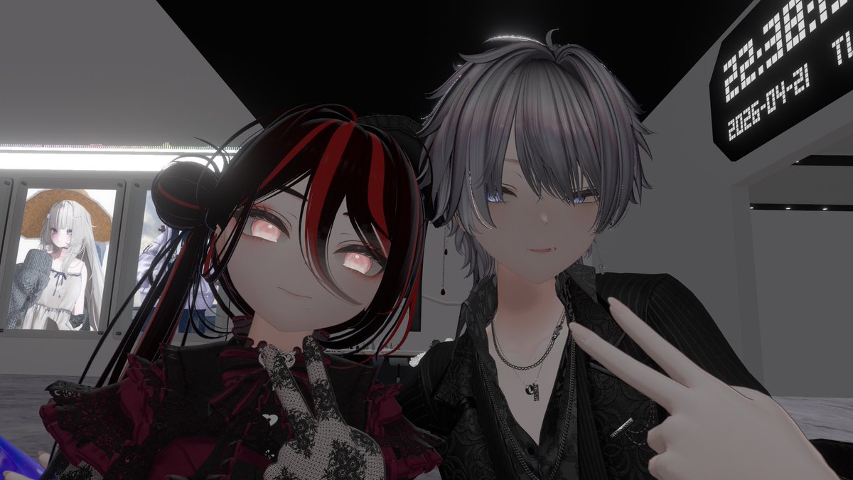 origami0vrc's tweet photo. 此間のAstraAether来ていただいた方々ありがとうございました〜‼️
今回は共通素体のアバターのカウンター別けという特別仕様でござきました。
後、スタッフ不足だったので私が皆さんを案内させていただきました。

色々特別な一日でしたね✨またの来店お待ちしております

#VRChat #IKUSIA #AAetherVRC https://t.co/Px7mirW2he