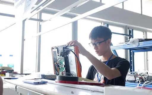 LifeVend46933's tweet image. 🔍 Every Vendlife vending machine is fully tested before shipment—dispensing, cooling, payment &amp;amp; cloud systems checked for stable daily operation. ⚙️
📩 oversea_ho@vendlife.cn🌐 vendlifefactory.com
#vendlife #qualitycontrol #producttesting #smartvending