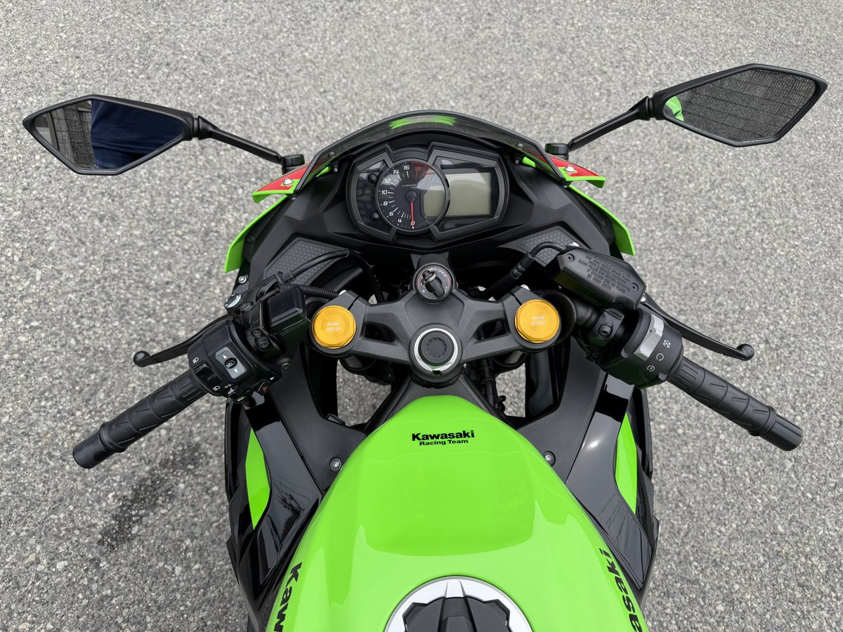 mfd_kobe's tweet image. 【快音】ZX-25R KRT EDITION 入荷しました！🎵

アクラポビッチ製フルエキ装着済み！
あの4気筒サウンドがさらに官能的に…🤤 
前後タイヤ新品交換済みで消耗品の心配もなし！ 
欲しい装備も揃ったワンオーナー極上車✨

詳細👇 moto.webike.net/bike_detail/24…

#ZX25R #アクラポビッチ #カワサキ #MFD神戸店