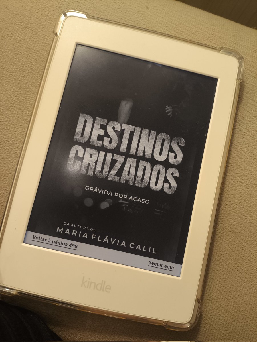Terminei mais um!! 

Meu Deus eu achei que eu era burra e descobri que sou mesmo pq eu errei todos os meus palpites 🤣🤣🤣🤣

<a href="/mfcalil/">Maria Flávia Calil escrevendo mais um cadelinha</a> eu tô apaixonada pelo seu policial viu? Ele é incrível ida e volta! 
Ele é exatamente o que a Mia fala: o protagonista dos meus romances! 🥰