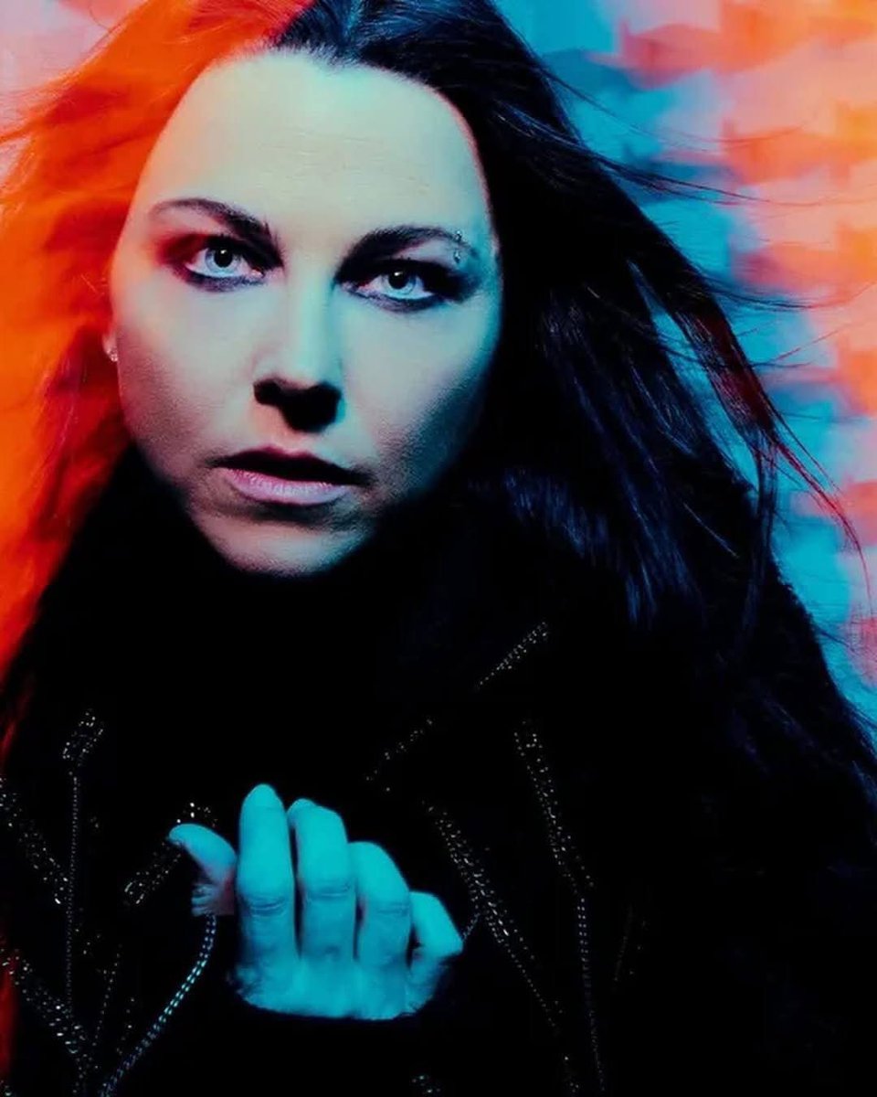 evbackstage's tweet photo. In case you missed it💥 @KerrangMagazine! interview w/ @AmyLeeEV - revisiting the past was “good… and hard,” with a raw song about seeing the full picture, balm and wound. Also teases Forever Without You + How Will I Heal 🔥 1/2

📸 - Jonathan Weiner

#evanescence #amylee #promo https://t.co/smVwzl02Vp
