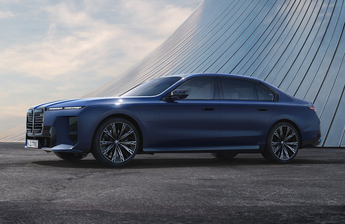 responsejp's tweet image. BMW『7シリーズ』新型を日本初公開、「グループ史上最大のアップデート」でデザイン・技術を刷新…EVは航続700km超
response.jp/article/2026/0…

#新型車 #BMW #7シリーズ #セダン