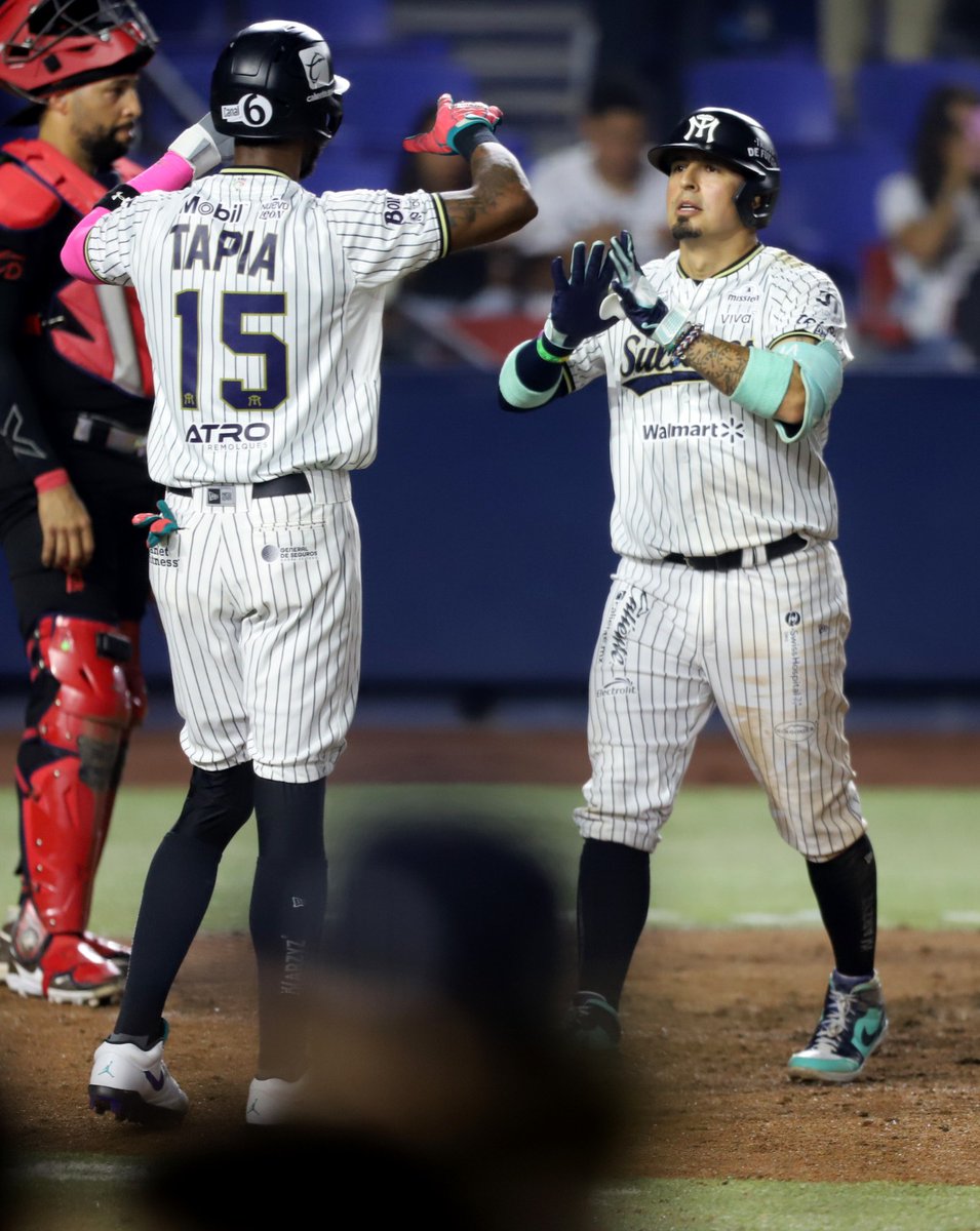 ¡LA NOCHE DE RAMIRO PEÑA! 🔝🐥

¡DOS CUADRANGULARES A SU NOMBRE! ¡EL DEL EMPATE Y EL DE LA VENTAJAAAAAAAAA!!!!!!!!!!!!!!!!!!