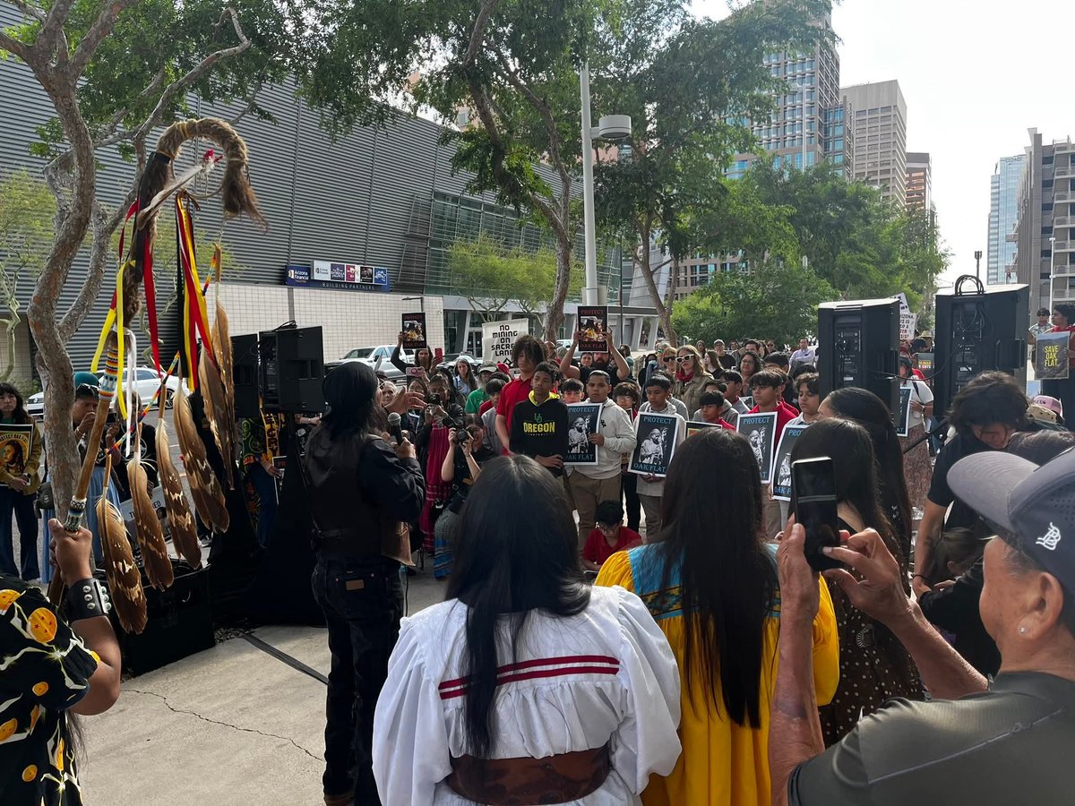 mahtowin1's tweet photo. Apache Stronghold are still trying to save sacred #OakFlat from the mining project that was arranged by John McCain & other politicians who didn't give a damn about Native sovereignty and spiritual rights. https://t.co/cRolxmHDTJ