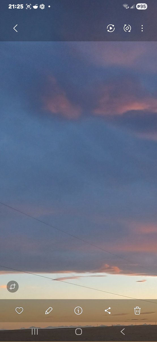 2bstrongandfree's tweet photo. @RapidResponse47 @TrumpWarRoom Had to share this cloud pic to you, Mr. President...fight! Fight!Fight! If a person looks closely, you can see Mr Trump's face,almost side profile,on the right hand side,top, and about middle top you can see his smoking fist...so very cool!!! https://t.co/nTASQgoUdL