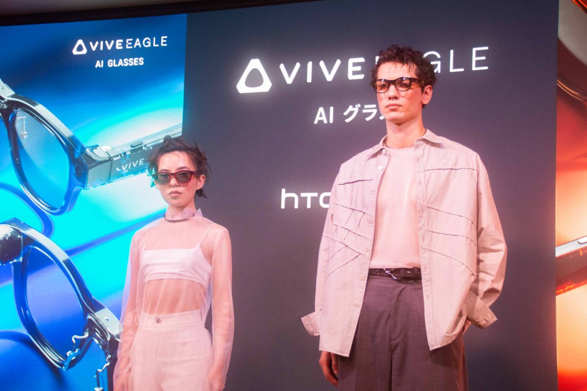 panoravr's tweet photo. HTCのAIグラス「VIVE Eagle」、日本ではKDDI販路で全国展開　プライバシーと実用性を押すその実機を試してみた
https://t.co/R2YNOOIwc4

カメラや音楽再生以外に、会話の議事録をとったり、画像を認識して翻訳することなどに利用可能✨

プライバシーに配慮してユーザーデータを無断で収集せず、学習や広告などに利用しないというのも特徴です☺️

#VIVEEagle