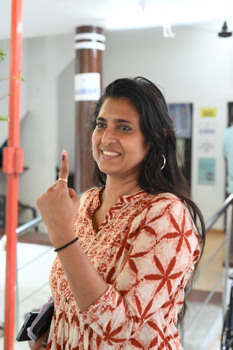ChennaiTimesTOI's tweet image. K-town celebs #Kasturi, #Sivakumar, #SujathaMohan &amp;amp; #Jiiva cast their votes for the Tamil Nadu Assembly Elections 2026.

#TamilNaduElections #TNElections2026