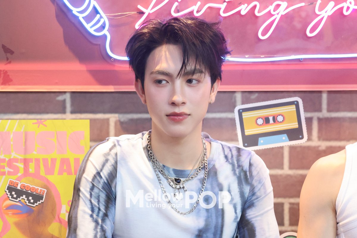 MellowPOP_TH's tweet image. ✨ Mellow POP เก็บตกภาพบรรยากาศไลฟ์ของ “จั๋ง PERSES, มาเบล PiXXiE, อ๊ะอาย 4EVE, อองรี PROXIE” กับเพลง “WAKE UP! DON’T WAIT (ไปกันต่อ)”
.
#MellowPOP
#PEPSISUMMERENCORE
#PEPSIWAKEUPDONTWAIT
#PEPSIxอ๊ะเบลอองจั๋ง