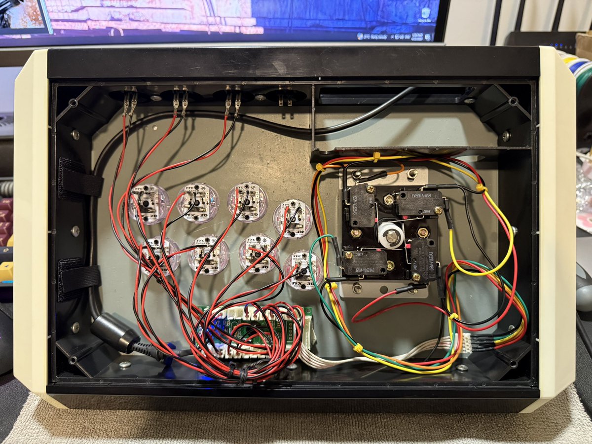 ShinDestinyZero's tweet photo. Commission build with a strict budget. The challenge is finding a suitable case. Decided to go with Excellence Arcade due to affordability.

Specs:
Crown 309MJ NHM
Sitong Buttons with Geonworks Raptor
Excellence Arcade Case https://t.co/G8Oymo4hXN