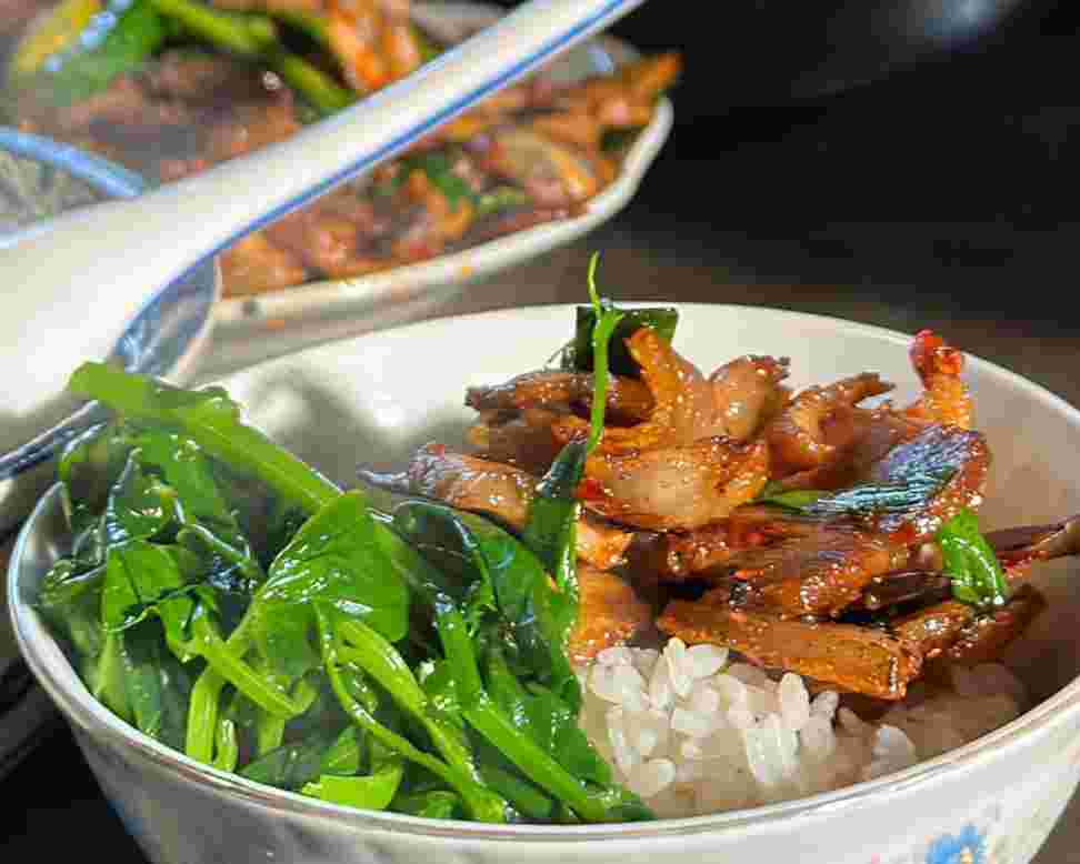 real_time_china's tweet image. As spring arrives, vegetable gardens put on their “spring OOTD”. Which spring fruit or vegetable is your favorite? Let’s bring the fresh flavors of the fields to the table and taste a bite of spring!
#SpringInChina #SpringHarvest #FreshVeggies #HealthyLiving