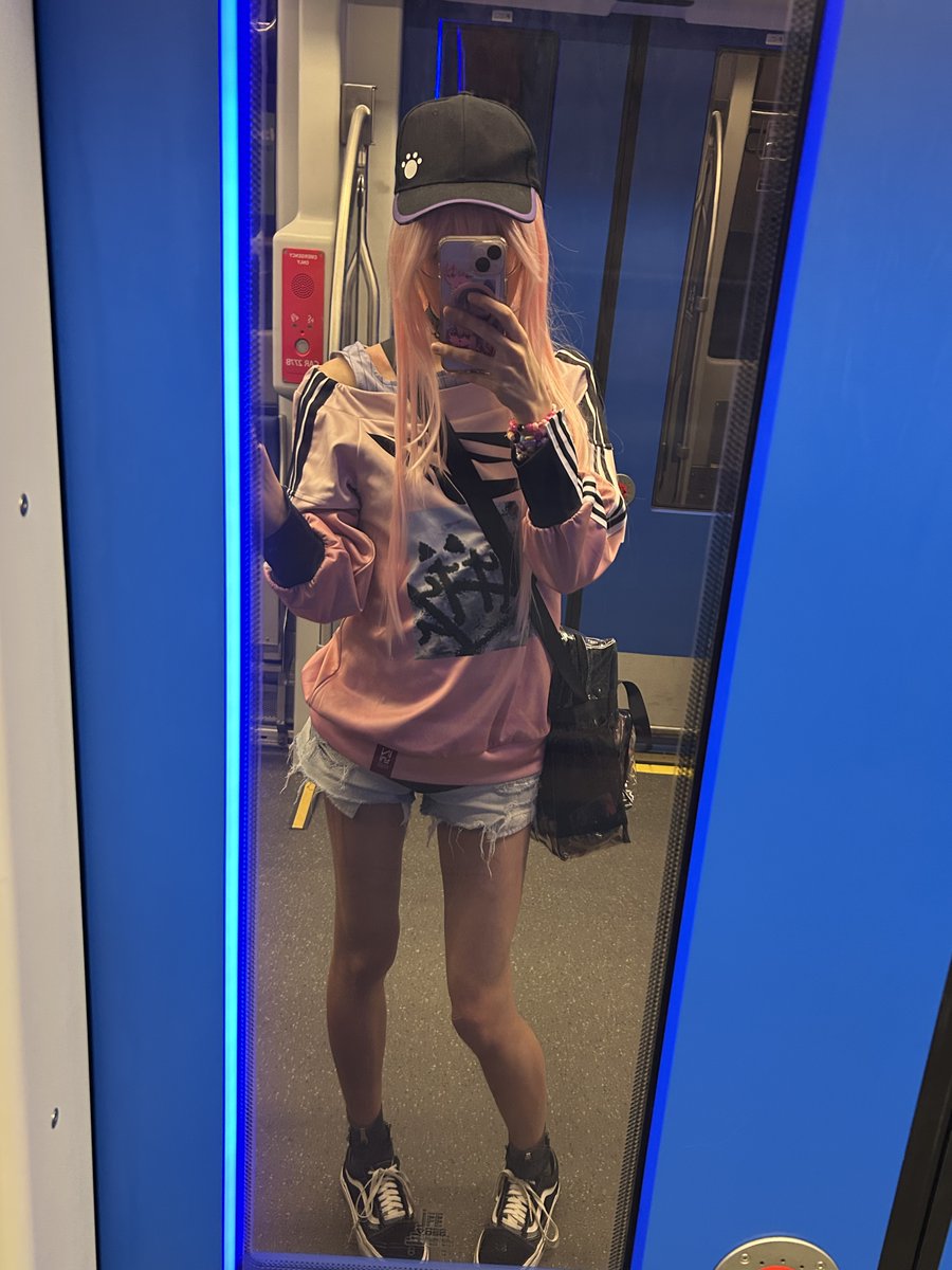 ❄️☂️ tweet media