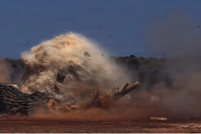 DefenseMirror's tweet image. U.S. Army Tests Small Drone-launched Bunker-busting Munition:
defensemirror.com/news/41485/U_S…
#USArmy #Drone #Kamikazedrone #FPVDrone